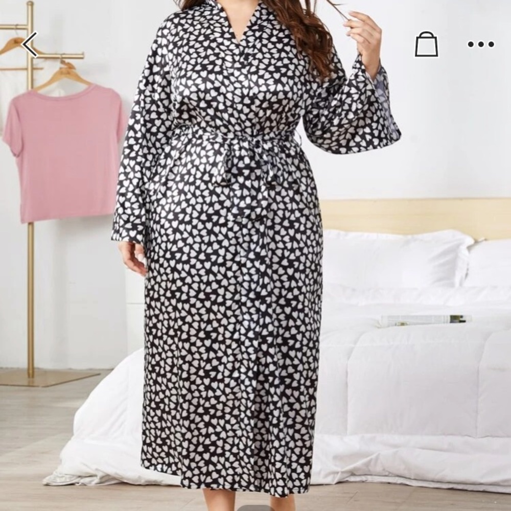 SHEIN Satin Heart Robe 4XL Worn 1x